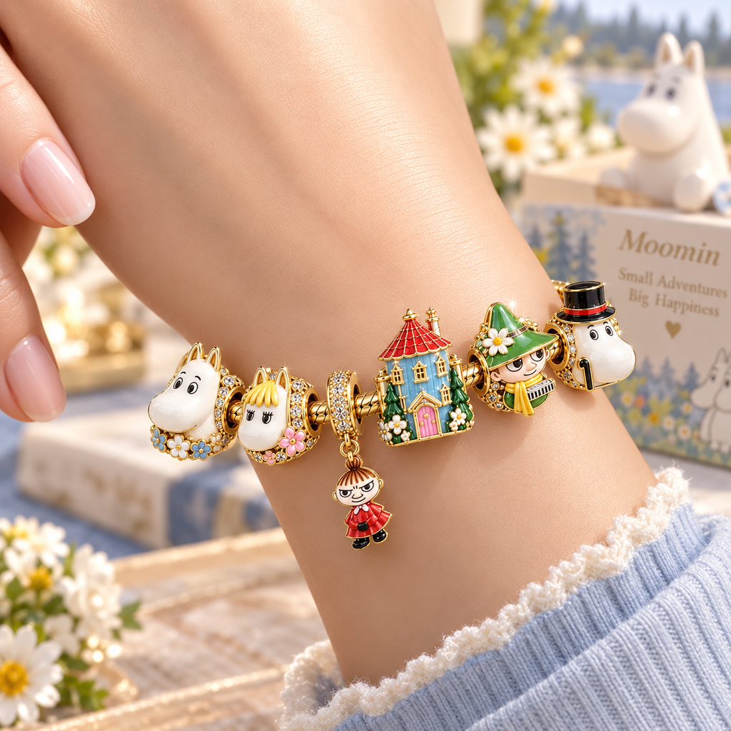 MOOM Gold Charm Bracelet Set VTH